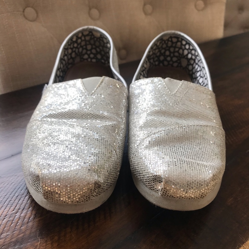 TOMS silver glitter flats, great condition, size 8